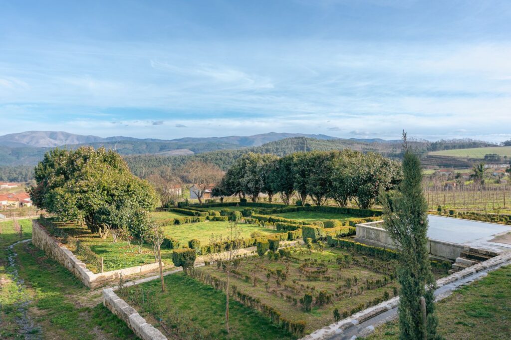 Jardim do Banduja Reserve com a serra ao fundo