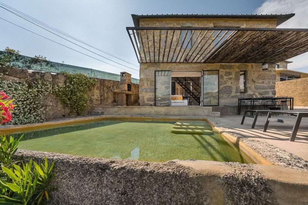 A piscina da Casa dos Limões numa fotografia anterior à sessão
