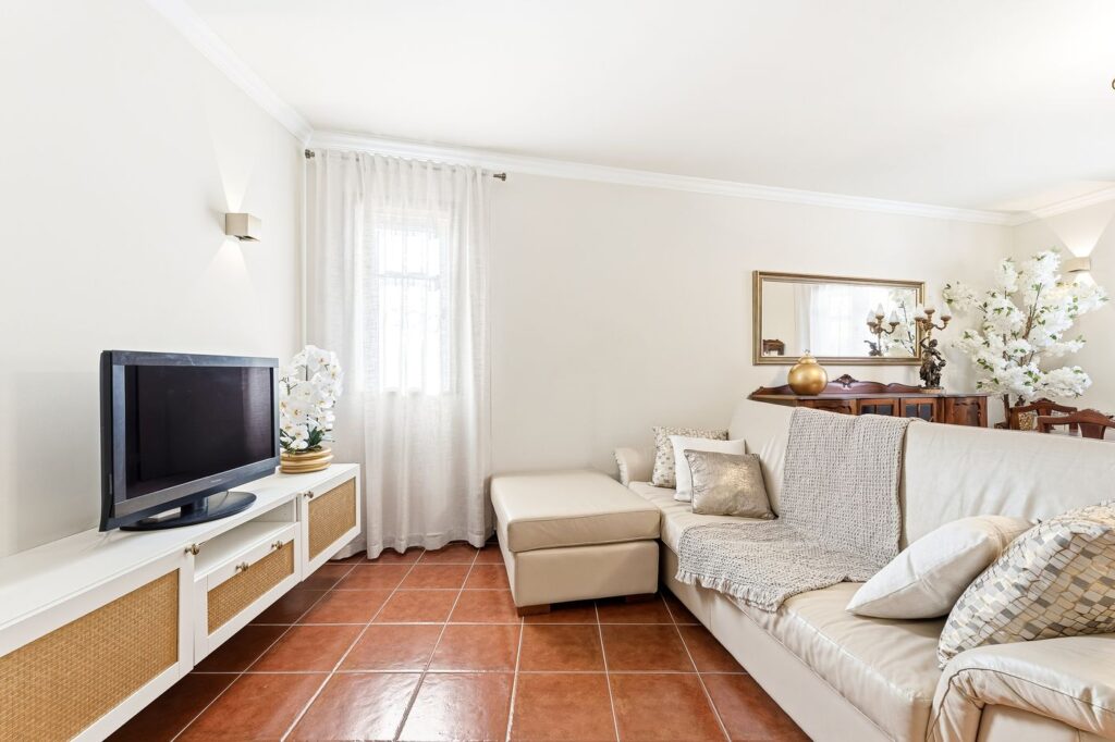 Zona de estar com televisão